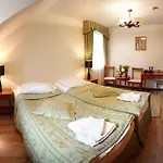 Hotel Zamek Na Skale 4*