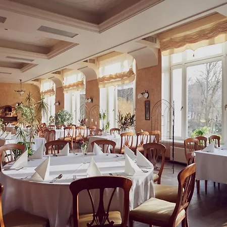 Hotel Zamek Na Skale 4*