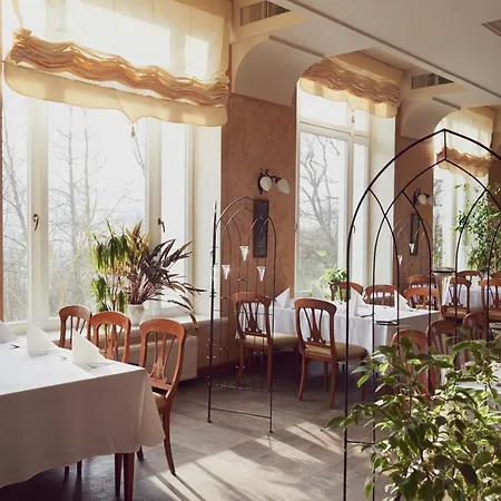 Zamek Na Skale Hotel Trzebieszowice