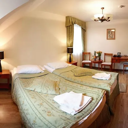 호텔 Zamek Na Skale 4*