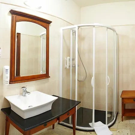 Zamek Na Skale 4* טרז'ביסזוביצה