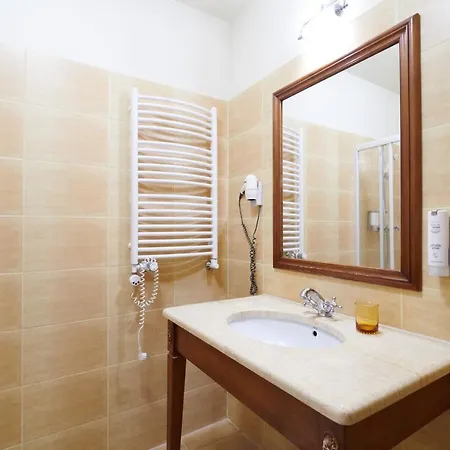 Zamek Na Skale Hotel