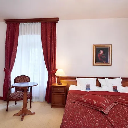 Zamek Na Skale Hotel 4*