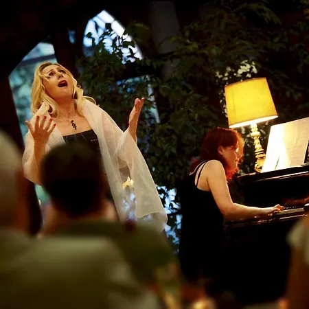 Zamek Na Skale Hotel Trzebieszowice