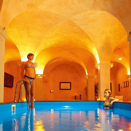 Zamek Na Skale Hotel 4*