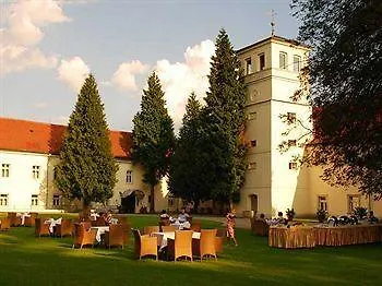 Hotel Zamek Na Skale 4*