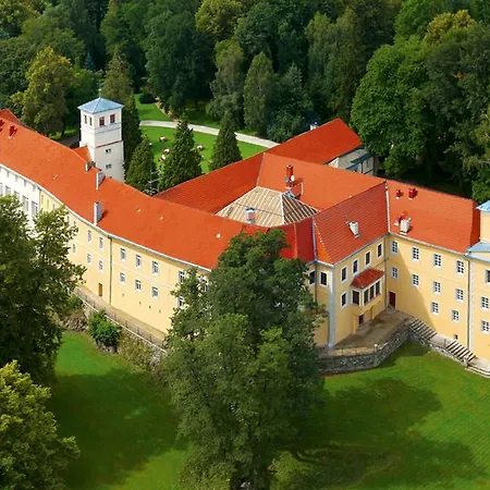 호텔 Zamek Na Skale 4*