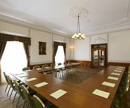 호텔 Zamek Na Skale 4*