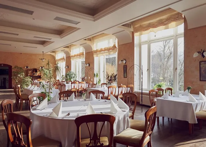 Hotel Zamek Na Skale 4*