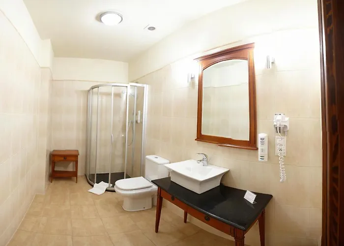 Zamek Na Skale Hotel Trzebieszowice