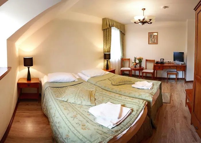 Hotel Zamek Na Skale 4*