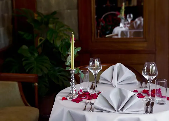 Zamek Na Skale Hotel