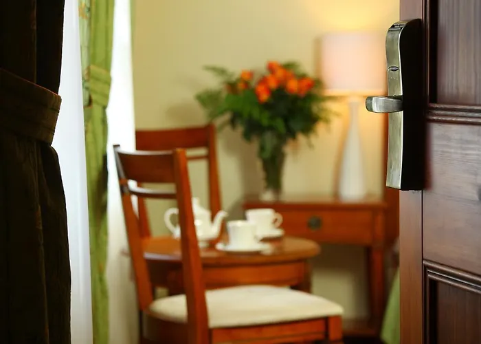 Hotel Zamek Na Skale 4*