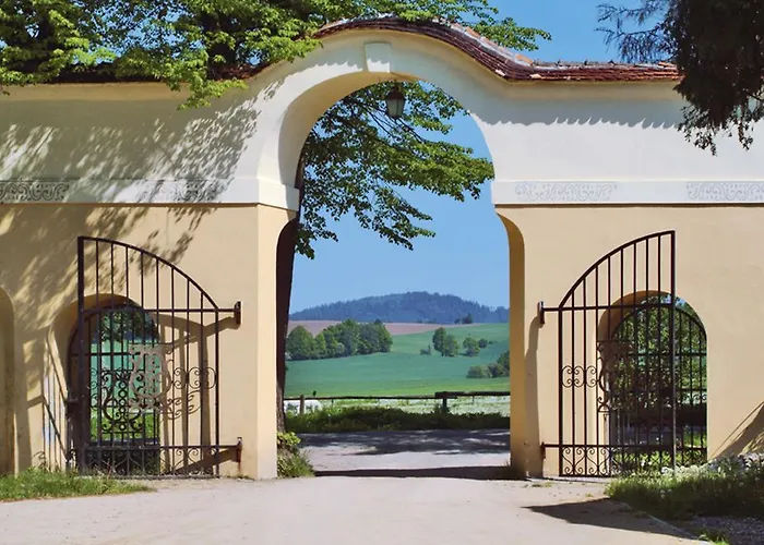 Zamek Na Skale Hotel