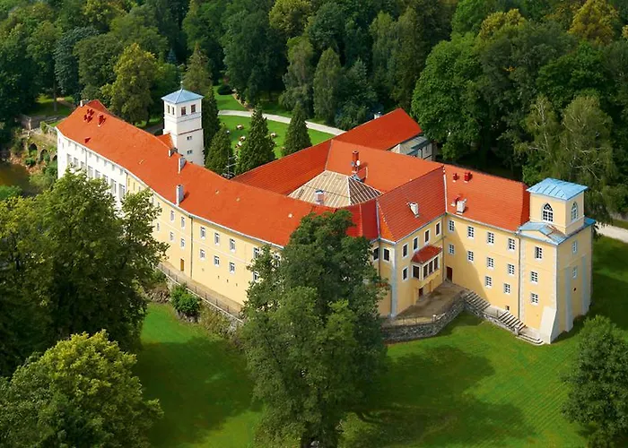 Hotel Zamek Na Skale 4*