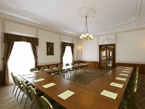 Hotel Zamek Na Skale 4*