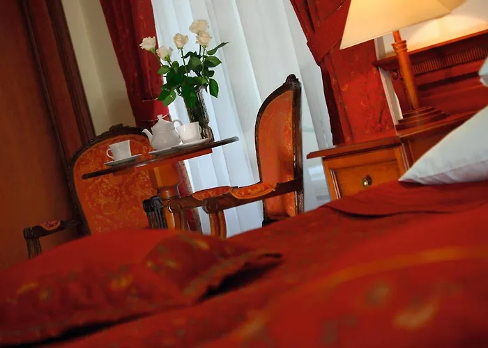 מלון Zamek Na Skale 4*